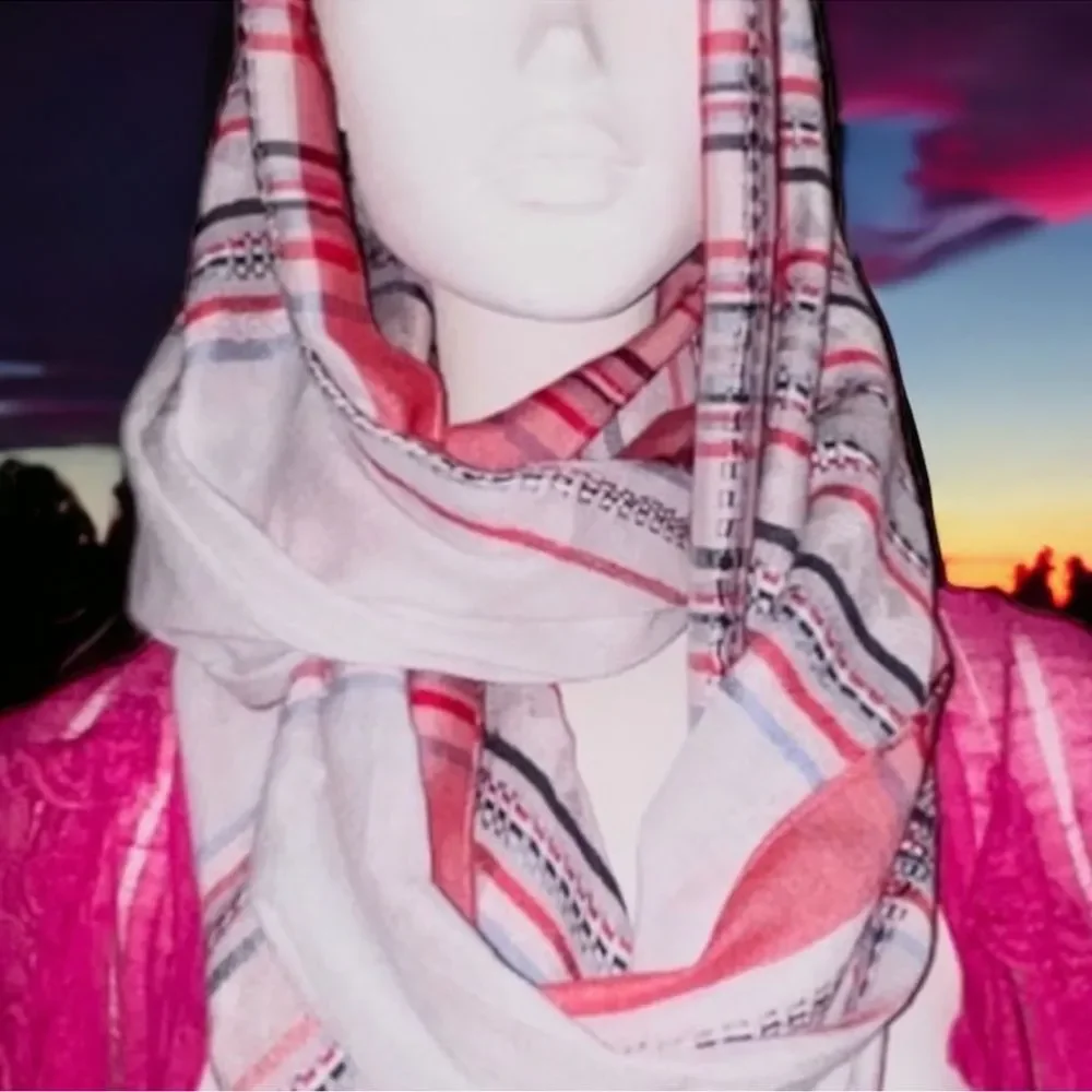 Infinity Scarf White Plaid Lightweight OS EUC 🍭 (🍭 5 for $25)